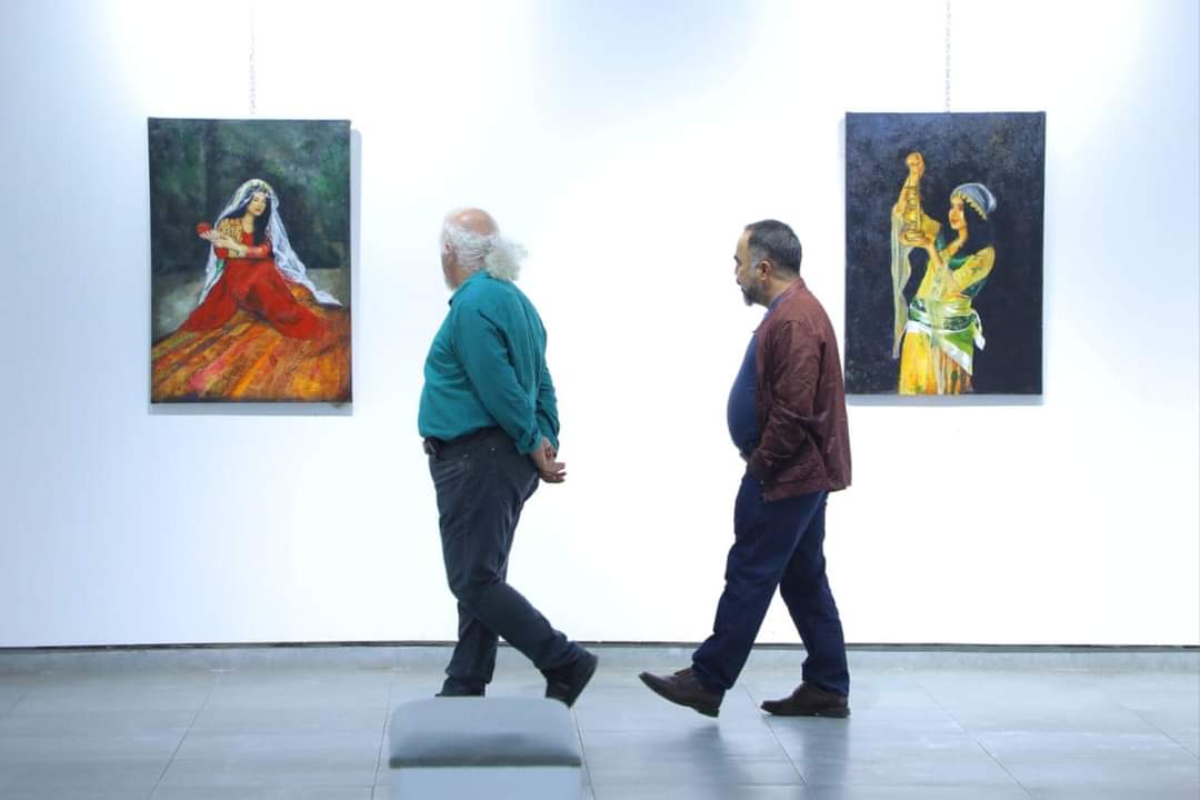 Attendees view Yazdanifar's artwork, Nov. 6, 2023. (Photo: Erbil Governorate/ Facebook)